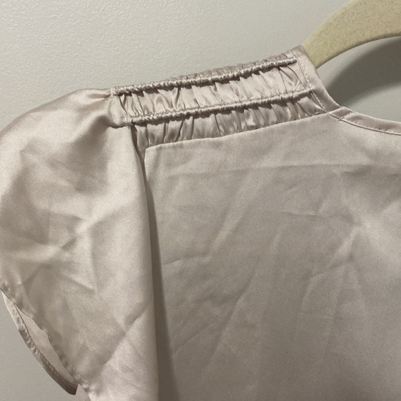 NWOT! White House Black Market Beige Blouse - Picture 5 of 7